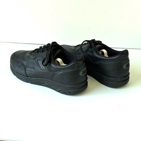 SAS Tour Black Lace Up Sneakers - Size 8.5 Wide - Excellent Condition with Box - Picture 4 of 7